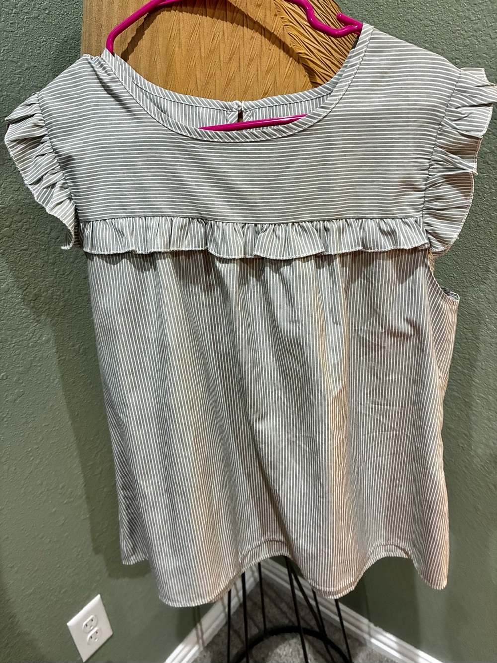 Women’s Cream & Gray Stripe Ruffle Sleeve Top
